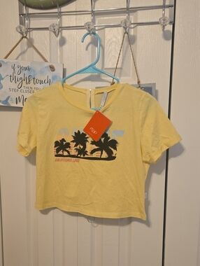 Yellow 'California Love' Graphic Crop Top - Women